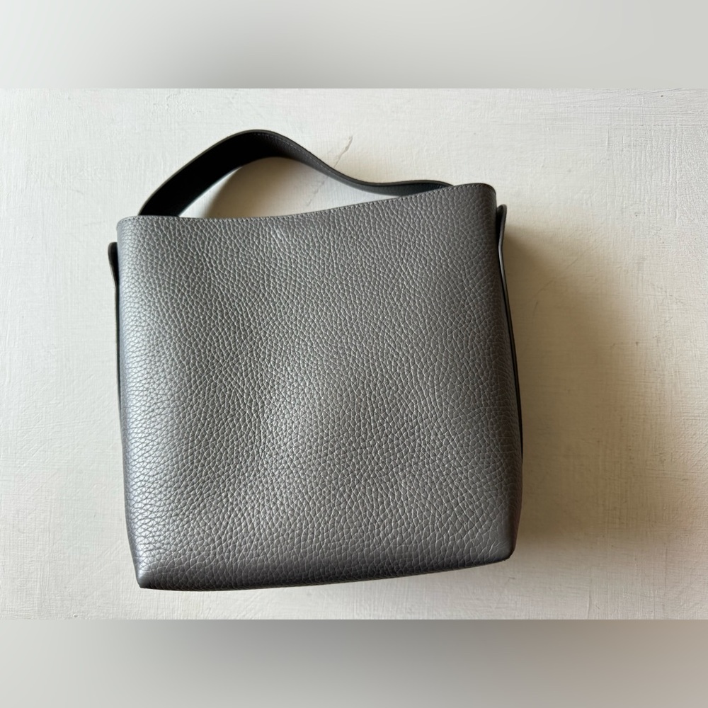 Cuyana Linea Bucket Bag in Charcoal Pebbled Leather - Picture 6 of 13